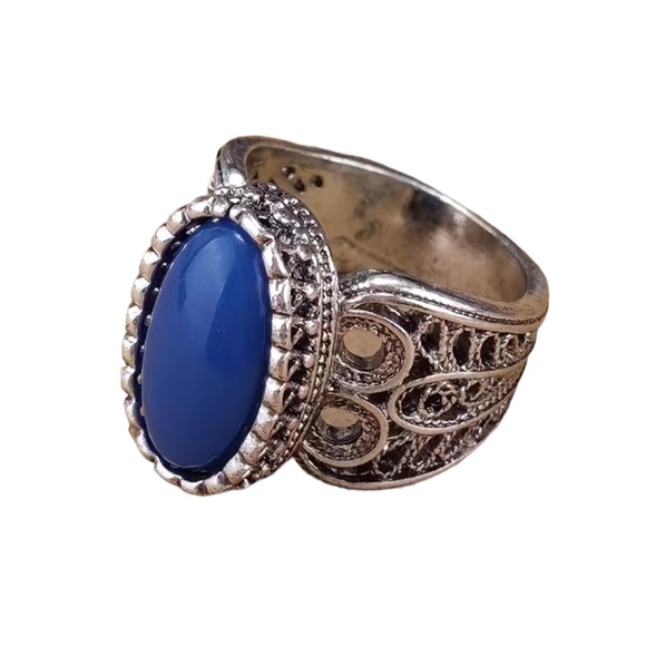 Vintage Silver and Blue Stone Ring - Picture 6 of 8